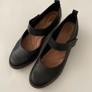 Clarks Maryjane style black shoe size 91/2 Preowned